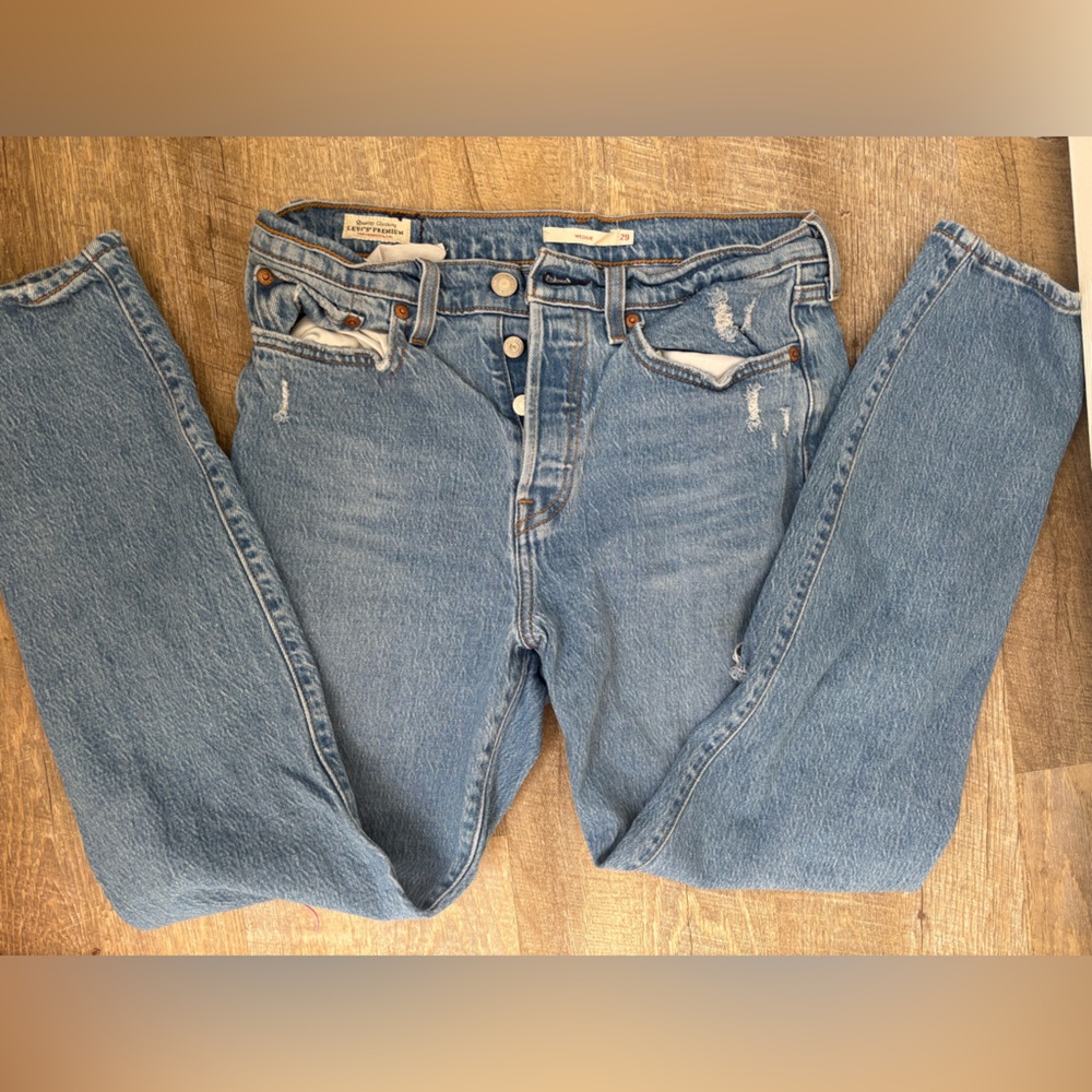 Levi’s Premium Classic Blue Women's Wedgie straight jeans